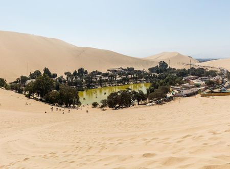 File:Oasis de Huacachina, Ica, Perú ...