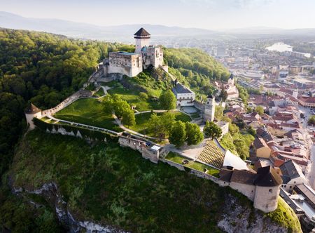 File:Trenčiansky hrad.jpg - Wikimedia ...