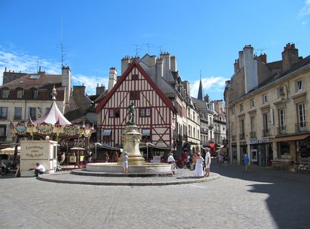Fichier:Place du Bareuzai Dijon.jpg ...
