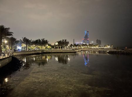 File:Jeddah Corniche at night.jpg ...