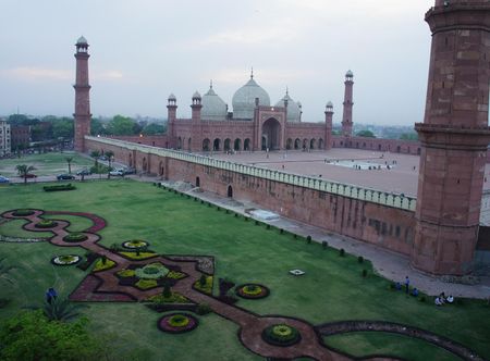 File:Badshahi Mosque - Aerial View.JPG ...