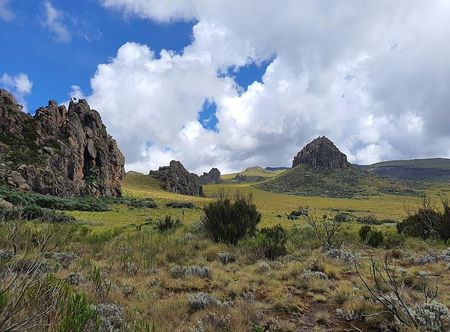 Mt Satima, Aberdare Range.jpg ...