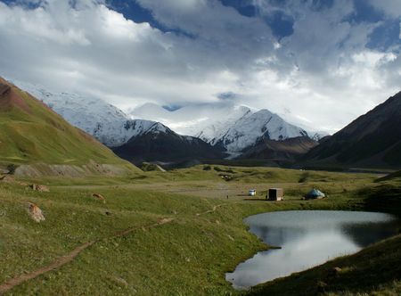 File:Peak Lenin, near base camp.jpg ...