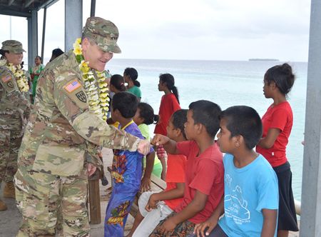 SMDC commanding general visits with ...