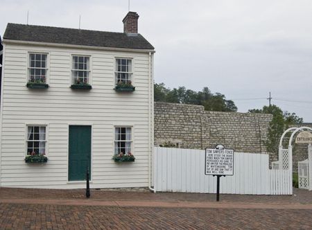 File:Mark Twain Boyhood Home 1.jpg ...