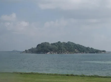 Ile Anonyme (2).JPG - Wikimedia Commons