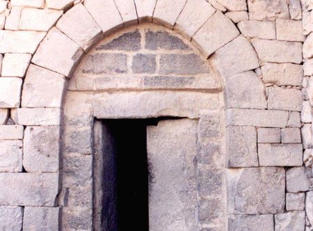 File:Stone door - Desert castle ...
