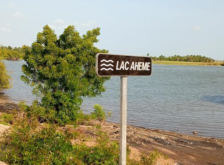 Fichier:Le lac Ahémé.jpg — Wikipédia