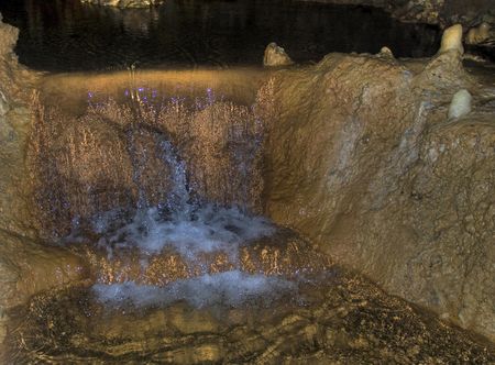 File:Golden water, Harrisons Cave ...