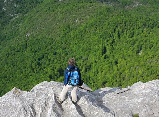 Datoteka:Hiking the distinctive karst topography (Furrows in rock) Velebit  Nature Park, Croatia.jpg – Wikipedija