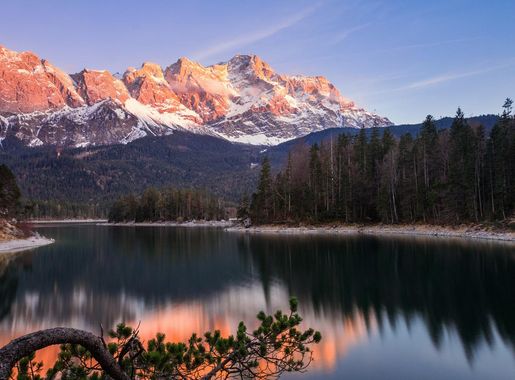 File:Alps Glow Lake Eibsee Zugspitze (149631807).jpeg - Wikimedia Commons