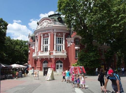File:20140610 Varna 12 building of Opera & Drama theatres.jpg - Wikipedia