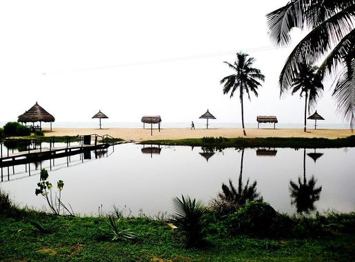 File:Busua - Seashore, Western region, Ghana.jpg - Wikimedia Commons