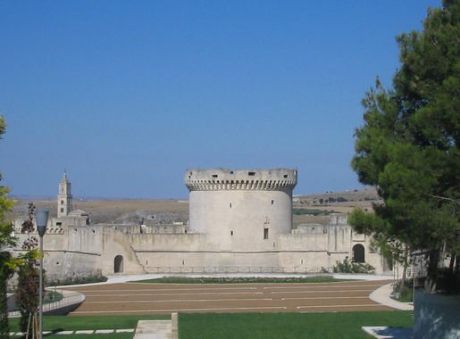 File:Castello Tramontano.JPG - Wikimedia Commons