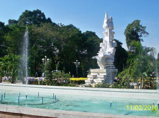 File:Le Van Tam park.JPG - Wikipedia