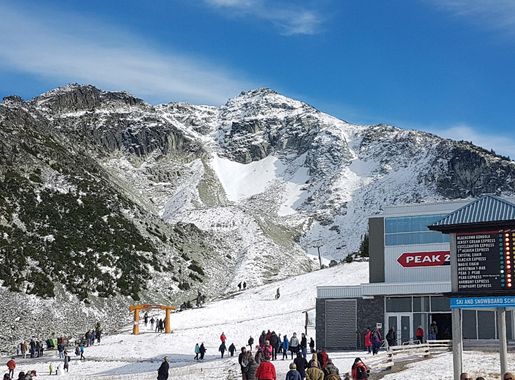 File:Saudan's Couloir looks even steeper without much snow on it  (31054184597).jpg - Wikimedia Commons