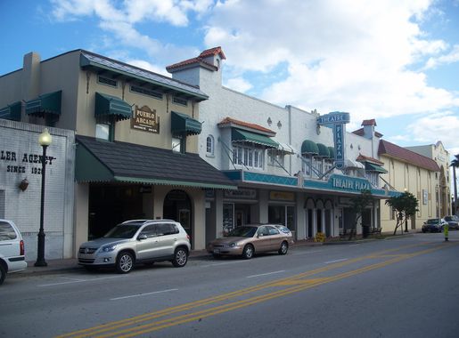 File:Vero Beach FL Arcade Theater Cabaret01.jpg - Wikimedia Commons