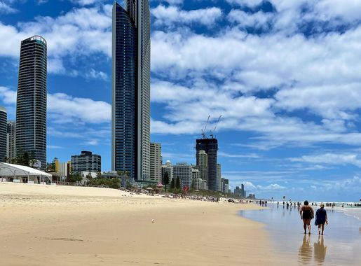 File:Skyscrapers along Surfers Paradise Beach, 2021, 11.jpg - Wikimedia  Commons