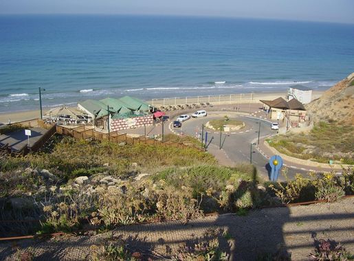 File:PikiWiki Israel 15854 Purple beach Netanya.JPG - Wikimedia Commons