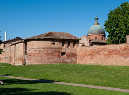 File:Toulouse rempart et dôme au jardin Raymond VI.jpg - Wikimedia Commons