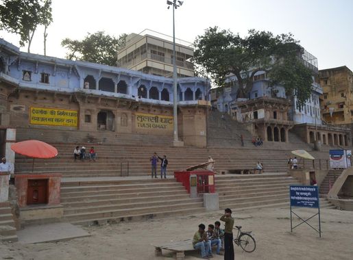 File:Tulsi Ghat.jpg - Wikipedia