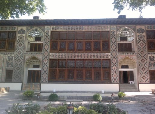 File:Khan's Palace of Shaki (Azerbaijan).jpg - Wikimedia Commons