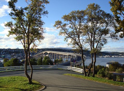 File:Tromsø Bridge.jpg - Wikimedia Commons