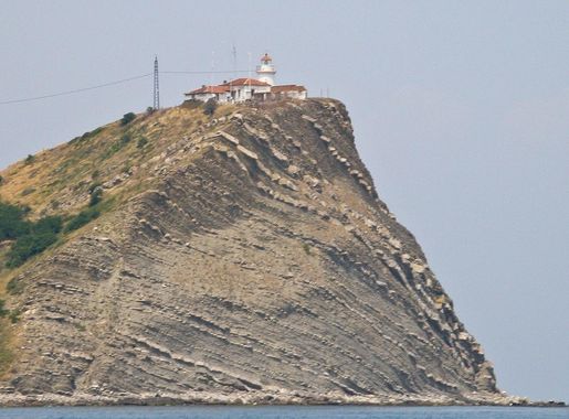 File:Lighthouse, Cape Emine - panoramio.jpg - Wikimedia Commons