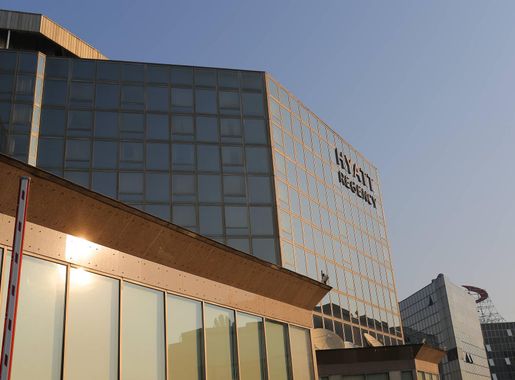 Free picture: Hyatt Regency hotel, fancy, building, glass, modern, city,  architecture, office, skyscraper, downtown