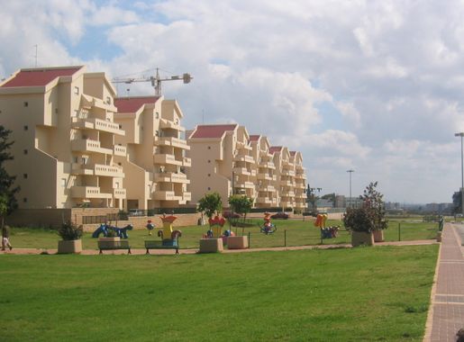 File:Kfar Saba new district.JPG - Wikimedia Commons