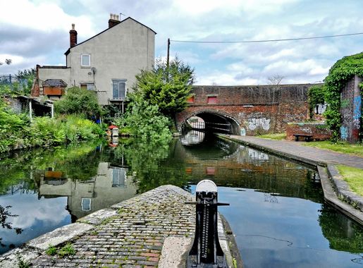 File:Birmingham Digbeth Branch canal - panoramio (1).jpg - Wikimedia Commons