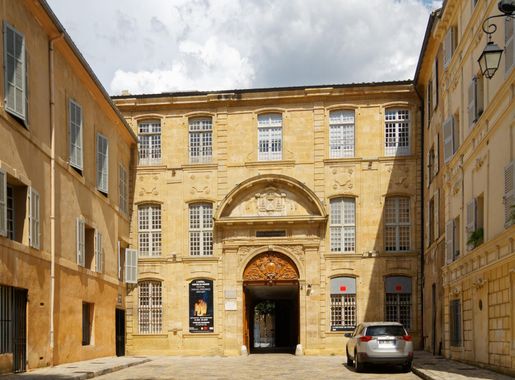 Fichier:Aix-Palais de l'Archevêché-bjs180807-01.jpg — Wikipédia