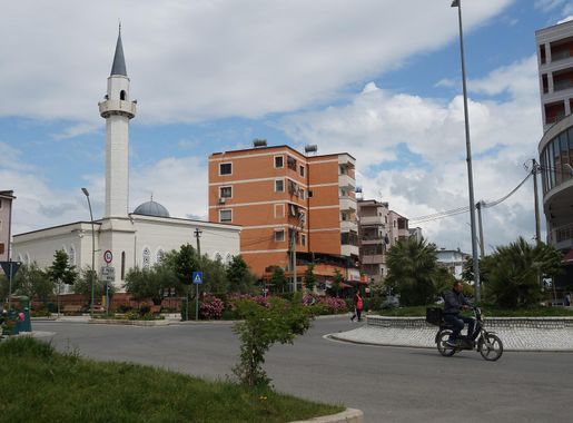 File:Rrogozhina town center (OSCAL19 trip).jpg - Wikimedia Commons