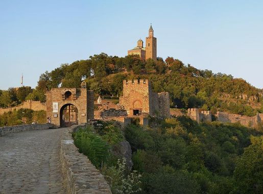 File:Veliko Tarnovo (Велико Търново) - Tsarevets.JPG - Wikimedia Commons