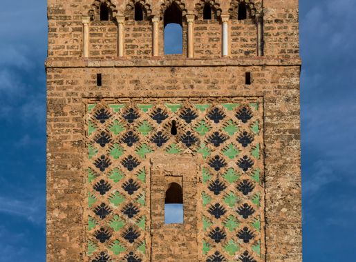 File:Décoration de la façade supérieure du minaret de la Mosquée de  Mansourah, Tlemcen.jpg - Wikimedia Commons