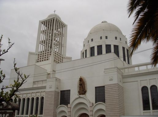 Archivo:Ambato Basilica Downtown Ambato.JPG - Wikipedia, la enciclopedia  libre