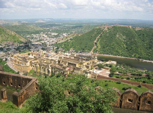 File:Amber fort from Height.JPG - Wikimedia Commons