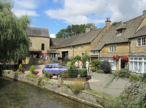 File:Bourton-on-the-Water 2010 PD 09.JPG - Wikipedia