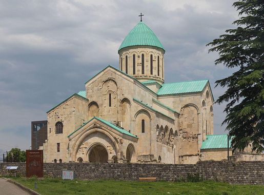 File:2016 Kutaisi, Katedra Bagrati (01).jpg - Wikimedia Commons