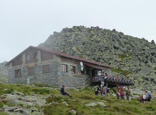 File:Nízké Tatry, Chopok, chata a vrchol (5).JPG - Wikimedia Commons