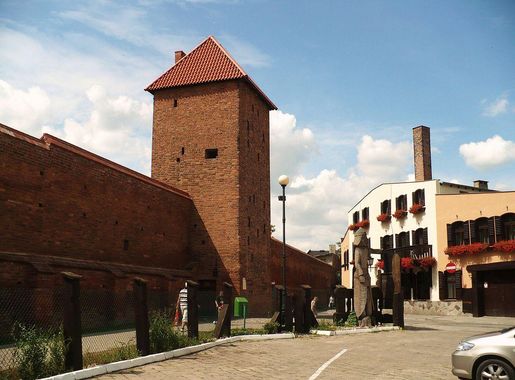 File:Mury obronne Chełmna.JPG - Wikimedia Commons