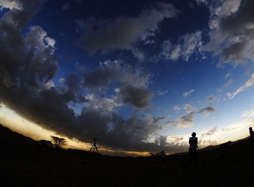 File:Solar eclipse of 2013 november 3 near Lake Turkana.jpg - Wikimedia  Commons