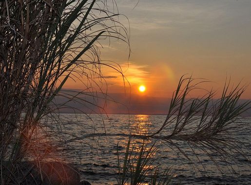 File:Sun over the Lake Niassa Reserve (5888437856).jpg - Wikimedia Commons