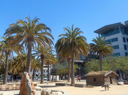 File:OAK JackLondonSquare 20150923.jpg - Wikimedia Commons