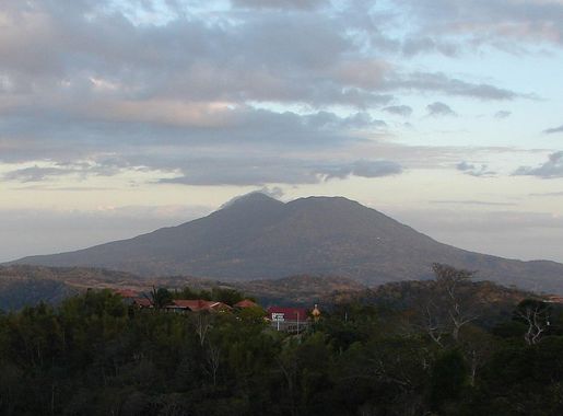 File:Mombacho from Laguna Apoyo.jpg - Wikimedia Commons