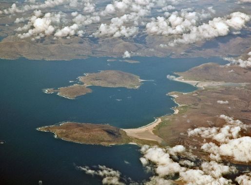 File:West Loch Tarbert, Isle of Harris and Lewis, Scotland, 23 April 2011 -  Flickr - PhillipC.jpg - Wikimedia Commons