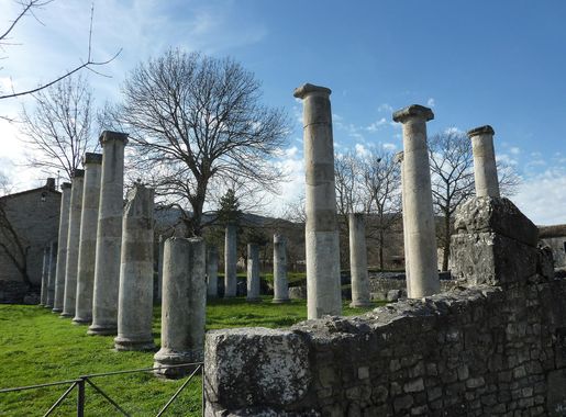 File:Altilia, Sepino - Basilica - panoramio.jpg - Wikimedia Commons