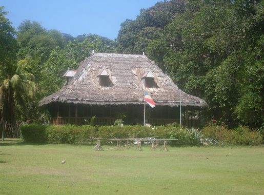 File:Grann Kaz La Digue.JPG - Wikimedia Commons