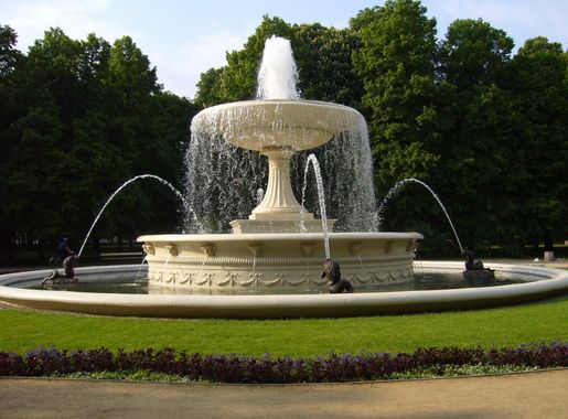 File:Saxon Garden Fountain.jpg - Wikimedia Commons