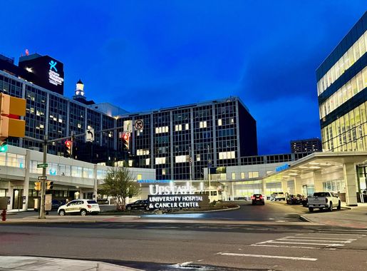 File:SUNY Upstate Medical University, Upstate University Hospital.jpg -  Wikipedia